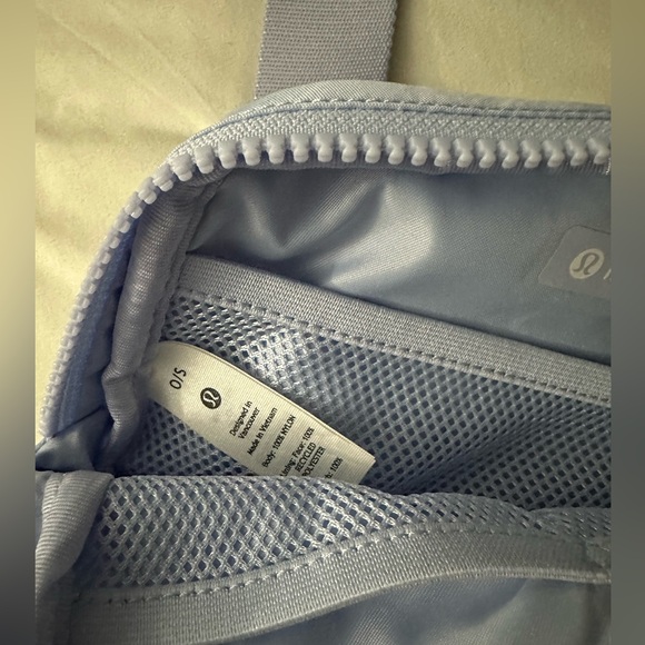 Lululemon belt bag limited edition color - Picture 2 of 8